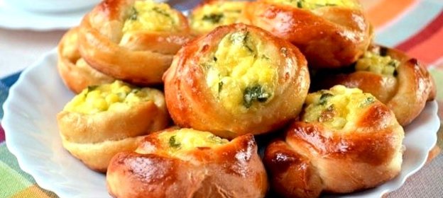 Булочки-розочки с сырной начинкой