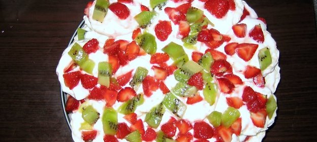 Зефирный торт с киви и клубникой