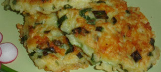 Рисовые оладьи с сыром и луком