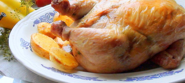 Курица без костей с начинкой из квашеной капусты, тефтелек и копчёных колбасок. МЕГА вкусно!