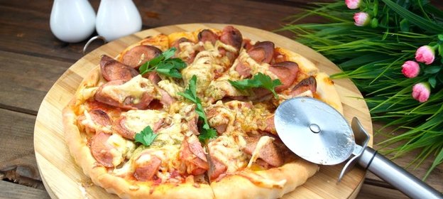 Пицца с сосисками