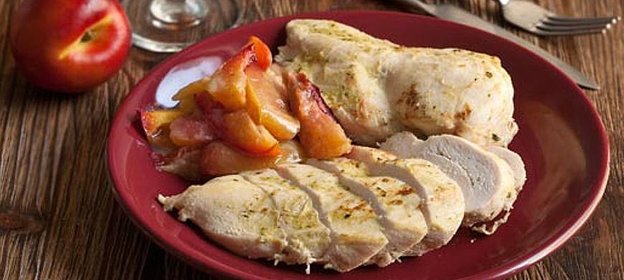 Куриная грудка с нектаринами