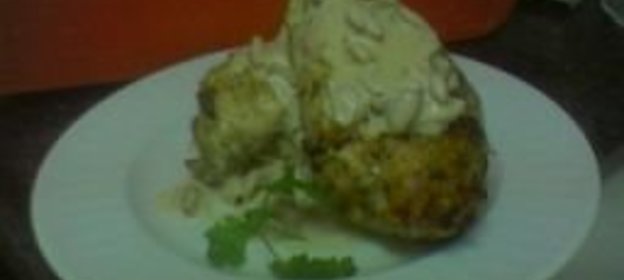 фаршированная куриная грудка со сливочно -ореховым соусом