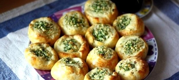 Булочки с чесноком и зеленью