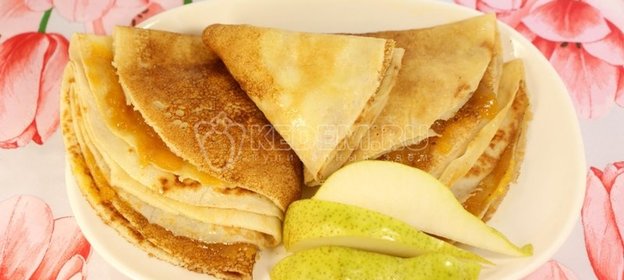 Скумбрия, тушенная со шпиком и помидорами