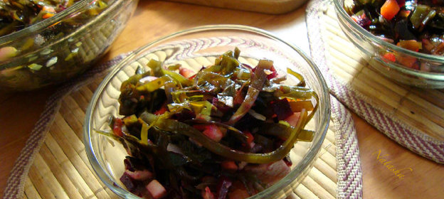 Салат с морской капустой,овощами и сельдью