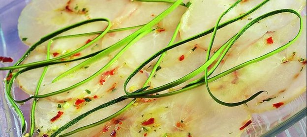 Карпаччо из морского черта с цукини