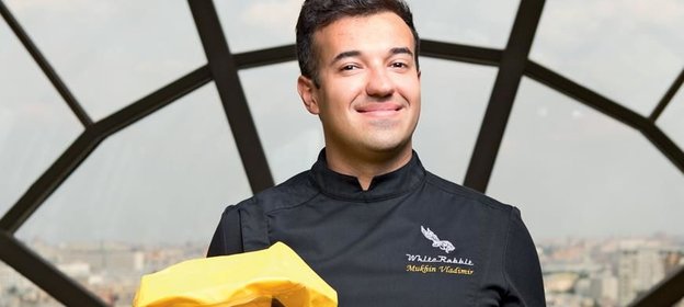 Морская лисица с фасолью, щавелем, пеной из сока мидий и соусом ромеско из печеного перца от Владимира Мухина