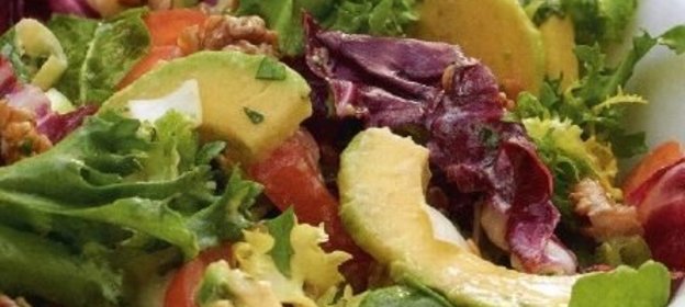 Салат с авокадо и помидорами