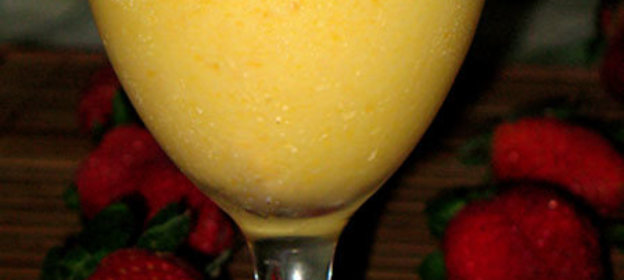 Персиково-клубничный-smoothie