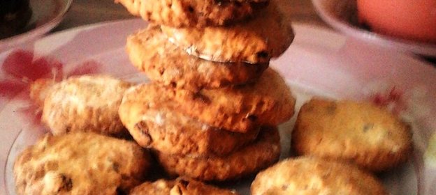 Овсяное печенье с орехами и цукатами