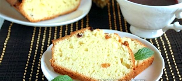 Кекс с вяленой вишней и изюмом