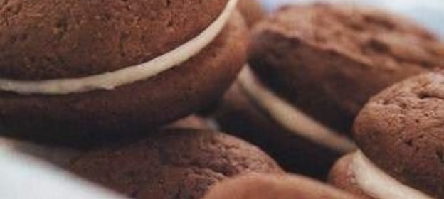 Шоколадно-кофейное печенье со сливочной начинкой