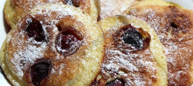 Оладьи пышные с вишней