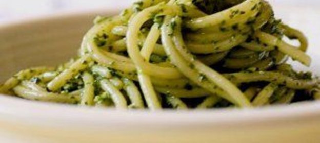 Крапивное песто с макаронами