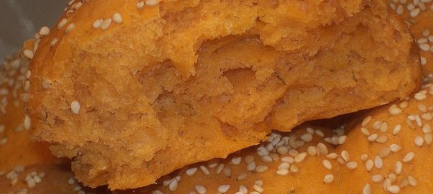 Нежные и пикантные томатные булочки (на томатном соке)