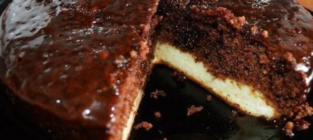 Шоколадный пирог с нежным творожным дном (в мультиварке)