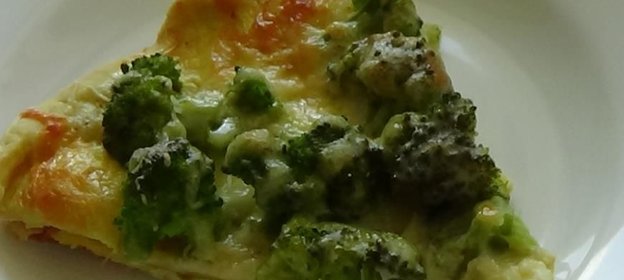 Сырная пицца с брокколи