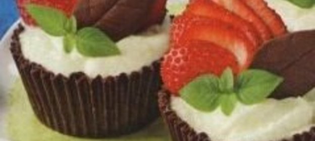 Сливочный десерт в шоколадных корзинках