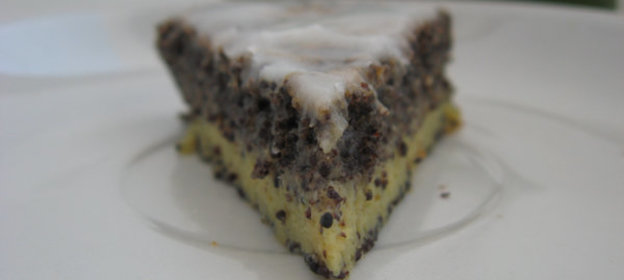 Маковый пирог с лимонной глазурью