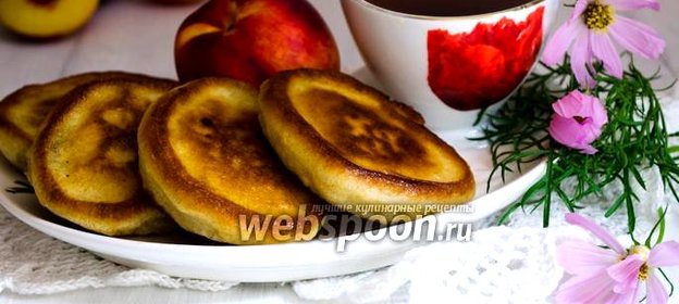 Оладьи на рисовой муке с фруктами