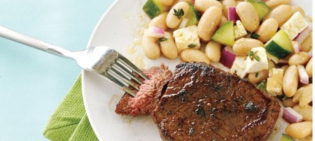 Стейк с фасолевым салатом