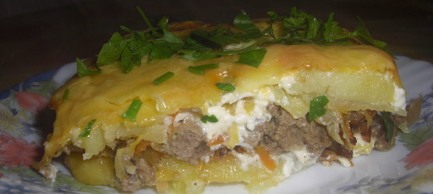 запеканка с картофелем,капустой и фаршем
