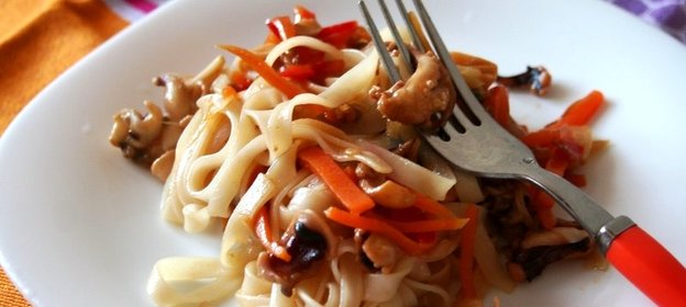 Рисовая лапша с морепродуктами