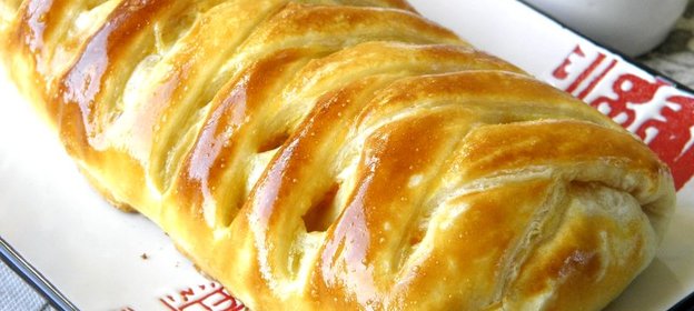 Пирог с рыбой из слоеного теста