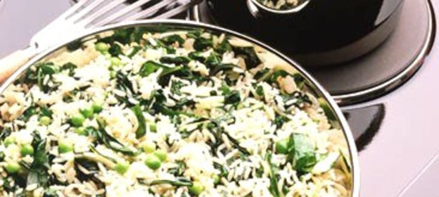 Итальянский рисовый салат с весенними овощами