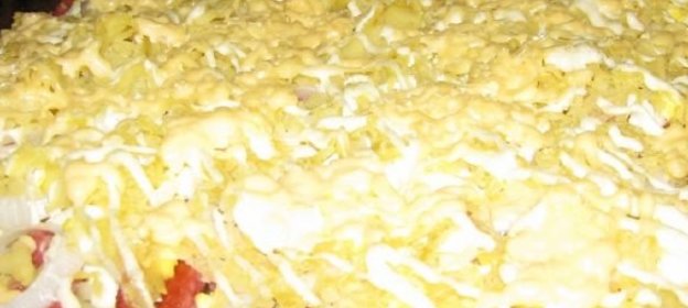 Картофельная запеканка с колбасой