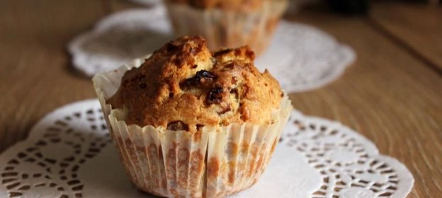 Закусочные ржаные кексы с беконом и красным луком