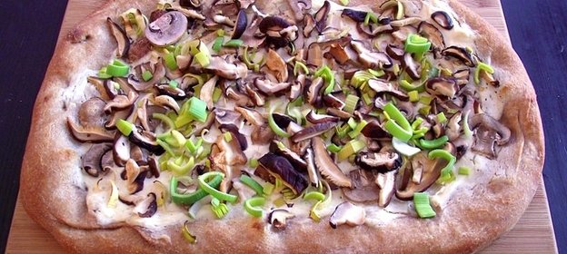 Пицца с лесными грибами