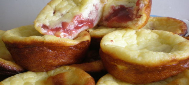 Творожные запеканки с клубникой