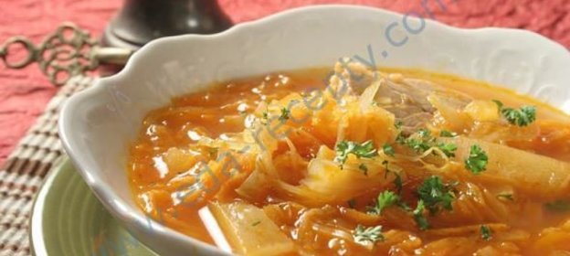 Щи из квашеной капусты со свининой