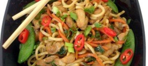 Курица с лапшой и овощами(Chicken Chow Mein)