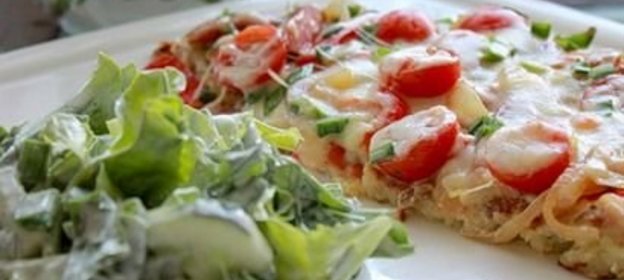 Картофельная пицца с охотничьими колбасками