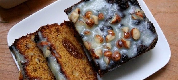 Кекс с инжиром и фундуком