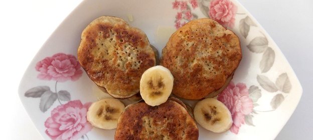 Банановые оладьи с медом