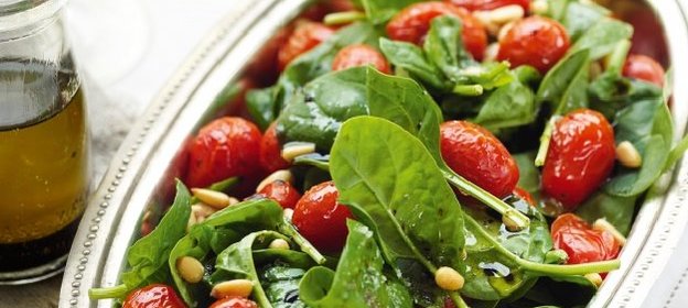 Салат с обжаренными томатами