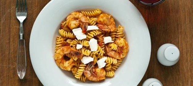 Паста с креветками в томатном соусе