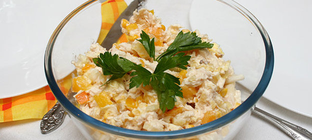 Салат из курицы с ананасом