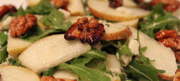 Очень вкусный салат с грушами и сыром рокфор