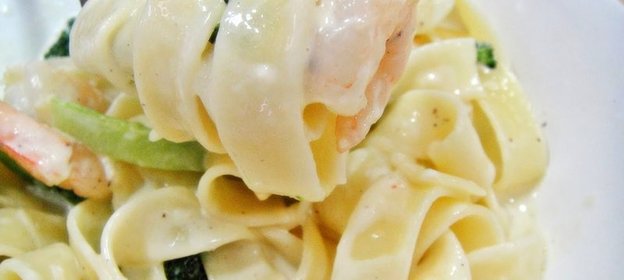 Паста с креветками и брокколи
