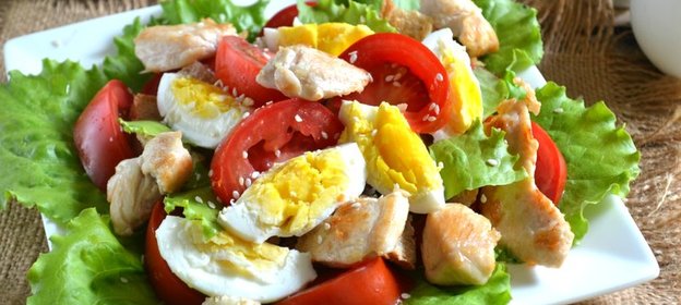 Салат Цезарь с курицей и сухариками