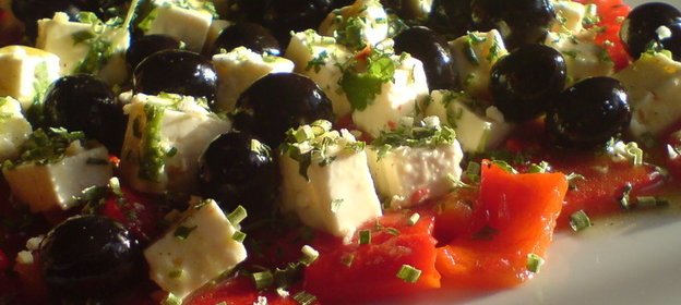 Салат из перцев и козьего сыра