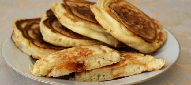 Оладьи с начинкой из абрикосового варенья