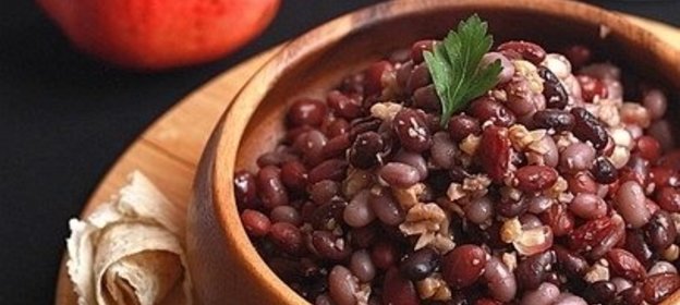 Салат из фасоли с орехами и гранатом