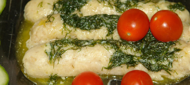 Салат из фасоли и копченой курицы