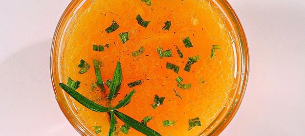 Соус с пореем, апельсином и розмарином